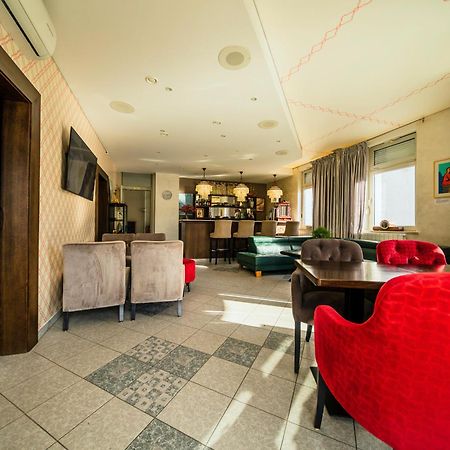Hotel Maj Inn モラフスケ・トプリツェ エクステリア 写真