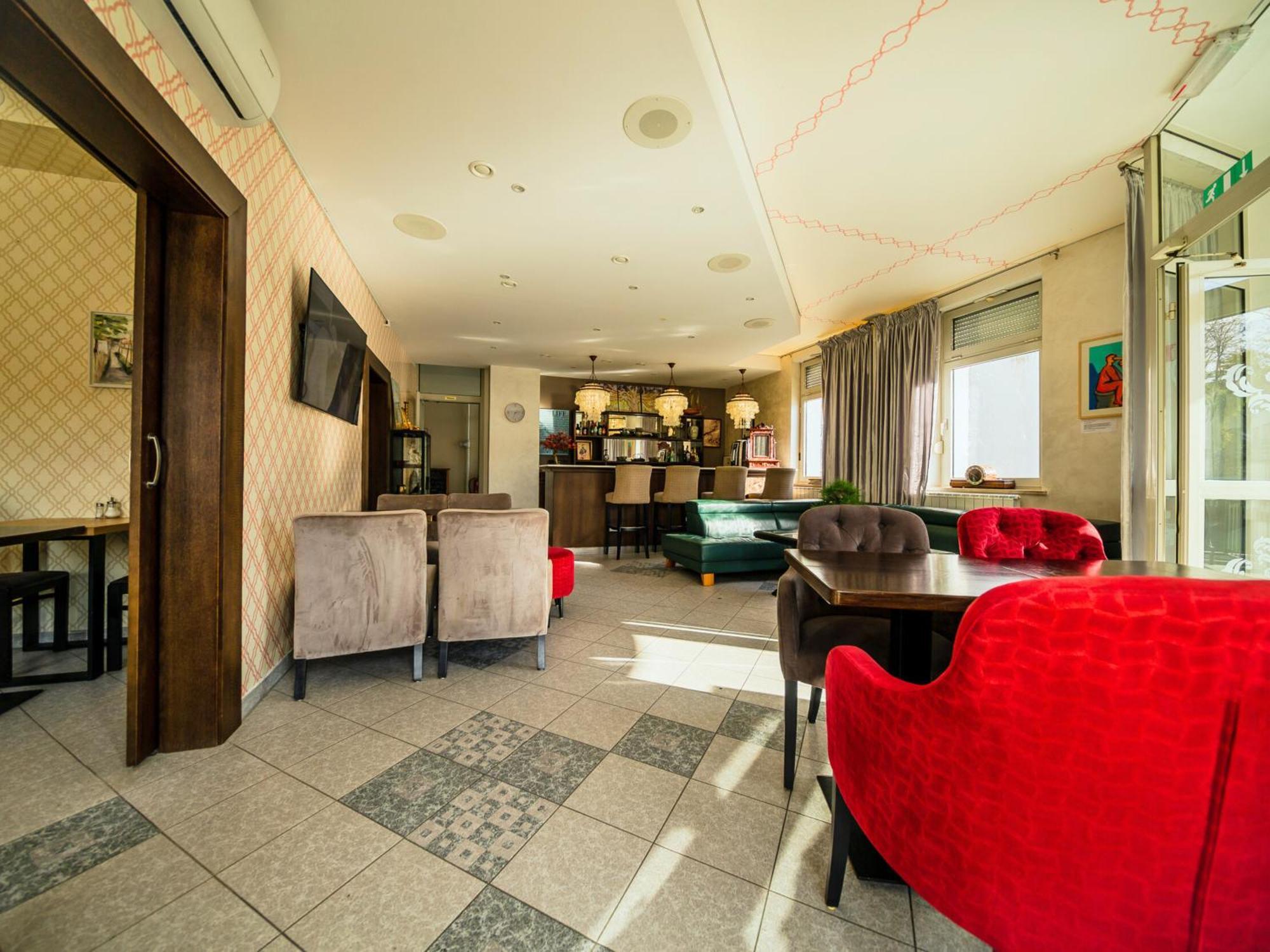 Hotel Maj Inn モラフスケ・トプリツェ エクステリア 写真
